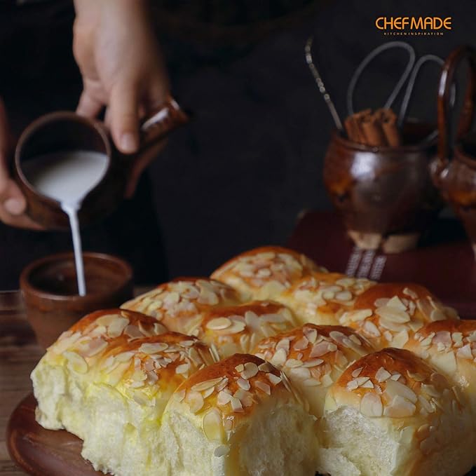 CHEFMADE 13-Inch Rectangle Cake Pan, Non-Stick Loaf Pan Deep Dish Bakeware for Oven Roasting Meat Bread Jelly Roll Battenberg Pizzas Pastries 9.7" x 13.6" X 2.4"(Champagne Gold)