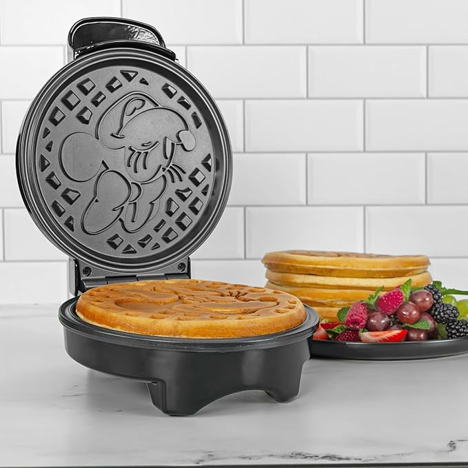 Uncanny Brands Disney Minnie Mouse Waffle Maker – Non-Stick Round Waffle Iron – Easy to Use and Clean