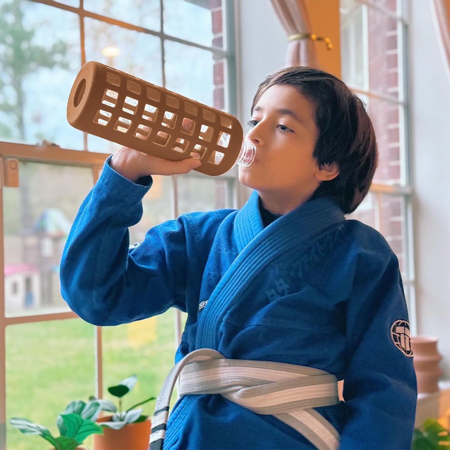 purifyou 40oz / 32oz / 22oz / 12oz Borosilicate Glass Water Bottle with Time & Volume Markers, Silicone Sleeve, Stainless Steel Lid – Reusable Glass Bottle for Water & Juice (40oz Iced Coffee)