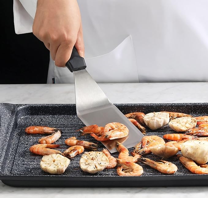 New Star Foodservice 36152 Plastic Handle Heavy Duty Hamburger Turner/Spatula with Cutting Edge, 11.5-Inch, Black