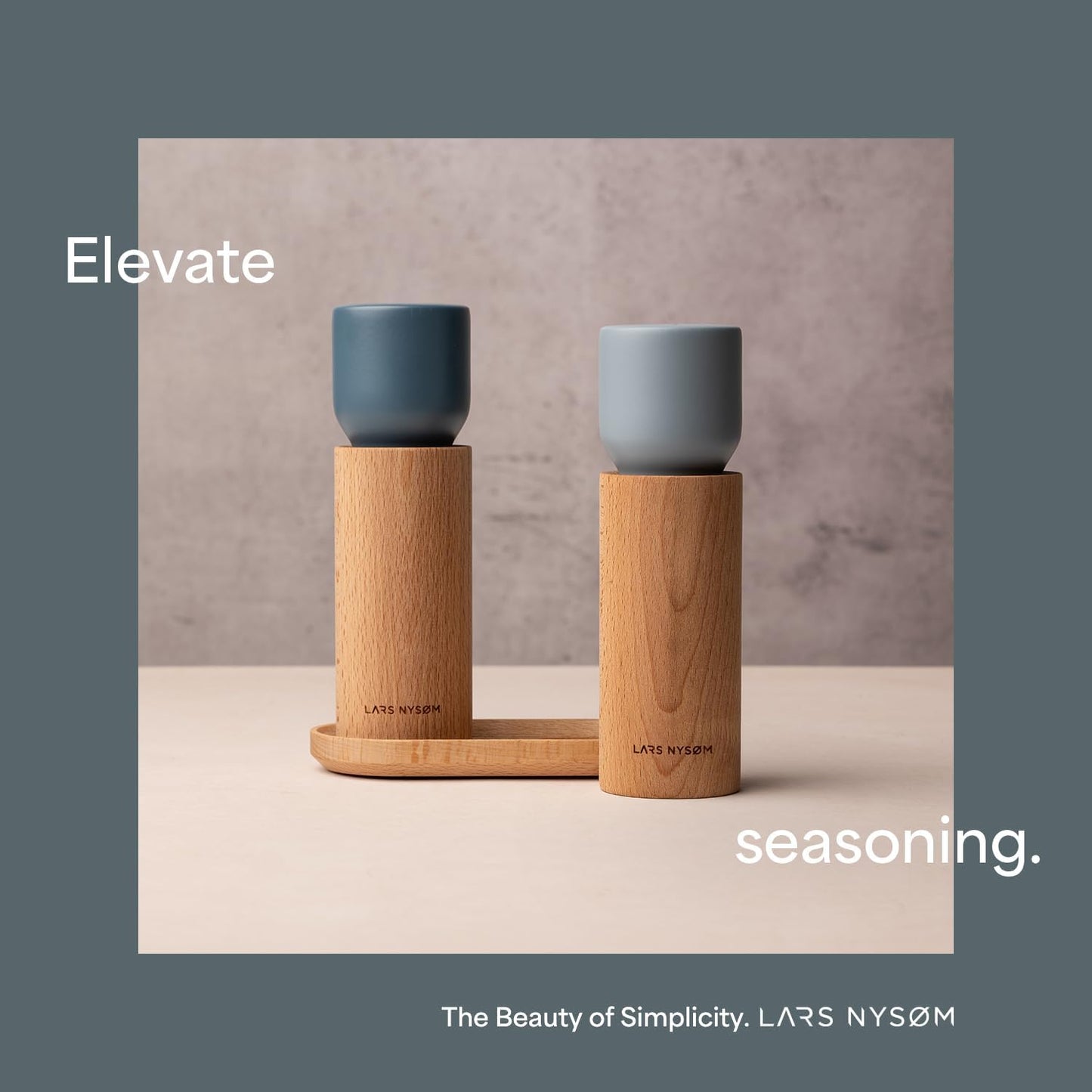 LARS NYSØM Wooden Salt and Pepper Grinder Set Manual with Tray - Salt and Pepper Mills with Adjustable Ceramic Grinder - Elegant Beechwood Pepper and Salt Mill Set for Dining Table (Red/Green)