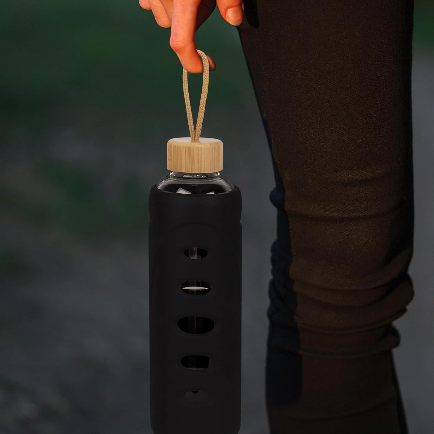 Sport 32oz Glass Water Bottle 1000ml /1 liter Borosilicate Glass Water Bottle Reusable Waterbottle Jugwith Silicone Sleeve and Unique Lid (Black