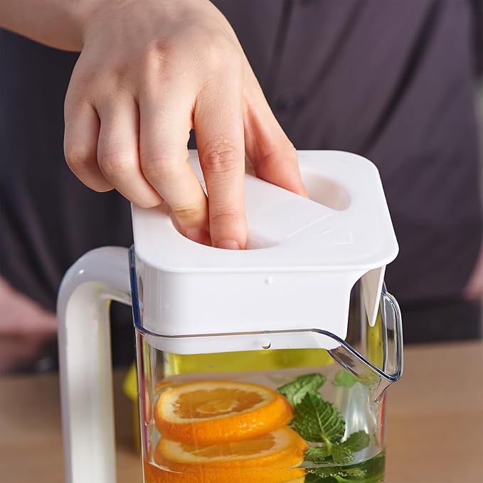 CURTA 2 Pack 2 Liters/68 oz clear Plastic Square Pitcher with Lid & Handle for Kitchen,ICED JUICE and Coffee Carafe Beverage Serveware, Acrylic Water Jug for Hot/Cold Drinks&lemonade