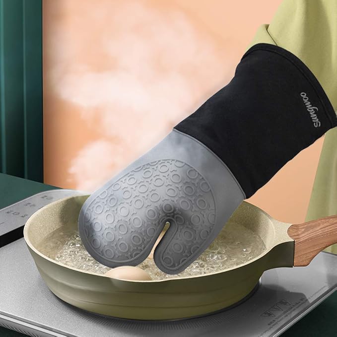 sungwoo Extra Long Silicone Oven Mitts, Heat Resistant Oven Gloves with Quilted Liner Non-Slip Textured Grip Perfect for BBQ, Baking, Cooking and Grilling - 1 Pair 14.6 Inch Grey & Black