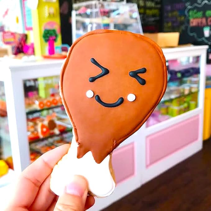 Thanksgiving Cookie Cutters 7PCS, Large Pumpkin Turkey Pine Cones Maple Leaf Squirrel Fall Cookie Cutters Shapes, Sturdy Metal Fondant Biscuit Cutters for Home Holiday Baking with Family