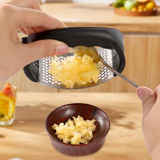 2Pcs Garlic Press Rocker, Stainless Steel GarlicMincer and Garlic Crusher, Easy-Squeeze GarlicTool (black+black)