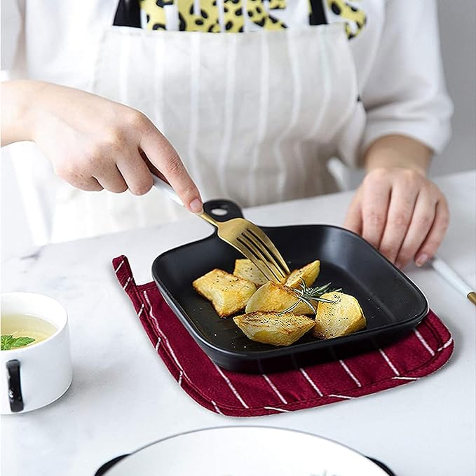 4Pcs Oven Mitts and Pot Holders, Heat Resistant Oven Mitts Set with Pothholder,Heat Resistant Microwave Gloves Safe for Baking,Cooking, BBQ (Red)