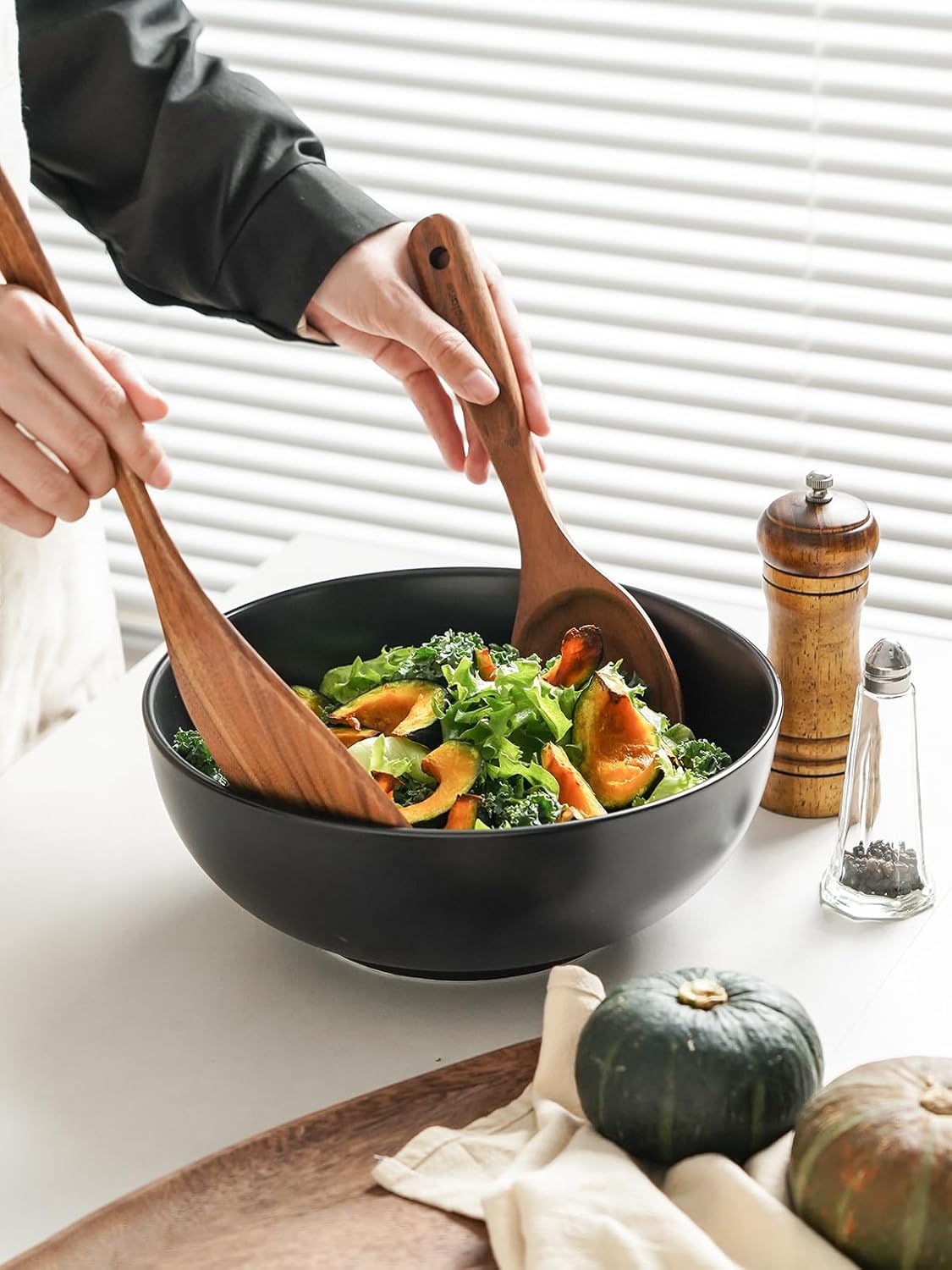 Kanwone Large Serving Bowls - 9.5 inch, 90oz Ceramic Salad Bowls, Fruit Bowls, Pasta, Soup Bowls, Set of 2, Serving Bowls for Entertaining, Microwave and Dishwasher Safe, Matte Black