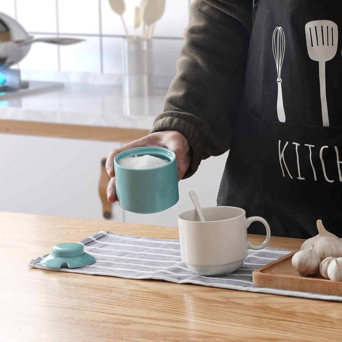 ONTUBE Ceramic Sugar Bowl with Lid and Spoon,Porcelain Seasoning Box Salt Bowl,8oz （Turquoise Blue）