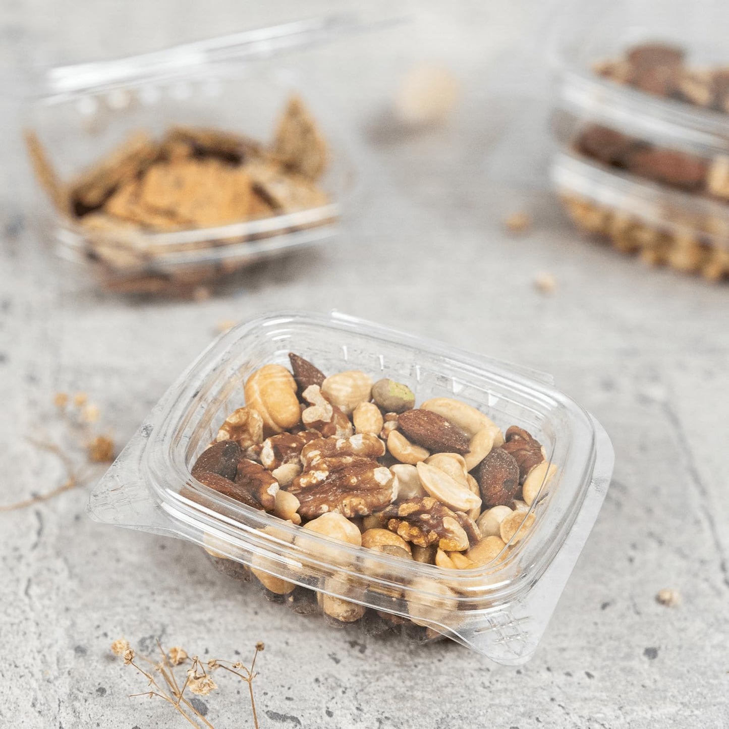 Karat 4oz PET Clear Clamshell Deli Containers - Leak-Resistant, Easy Seal for Freshness, Ideal for Salads, Fruits, Sides & Desserts - Multipurpose Plastic Take Out Food Containers (Pack of 400)