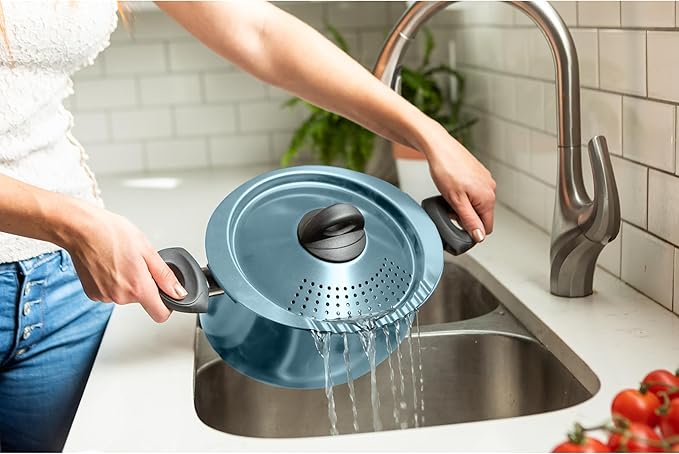 Bialetti Taste of Italy Nonstick Pasta Pot with Strainer Lid, 5.5-Quart, Teal