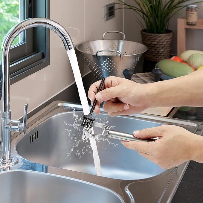 Stainless Steel Peeler Julienne Cutter Slicer for Carrot Potato Melon Vegetable and Fruit with Cleaning Brush