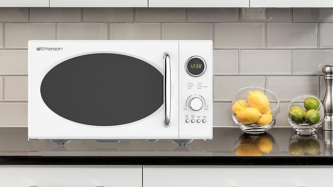 Emerson MWRG0901W Retro Microwave with 1,000W Grill Function 800W Cooking, LED Display, 5 Power Levels, 8 Auto Menus, Glass Turntable, Child Lock, 0.9 Cu. Ft, White Countertop Design