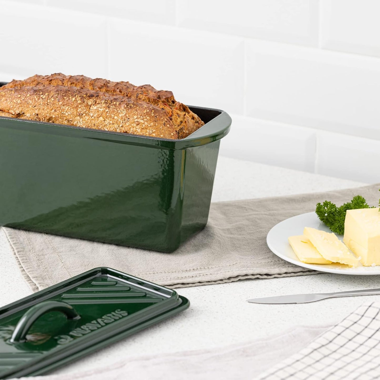 Navaris Bread Loaf Pan with Lid - Cast Iron Bread Baking Dish for Bulge Top or Flat Top Breads Meat Veg Meatloaf - Baking Tin 13-3/8" x 5-1/8" x 5-1/8" - Green