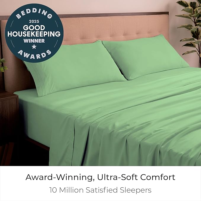 Mellanni California King Sheets Set - 4 PC Iconic Collection Bedding - Hotel Luxury, Extra Soft, Cooling Bed Sheets - Wrinkle, Fade, Stain Resistant (Cal King, Pistachio)