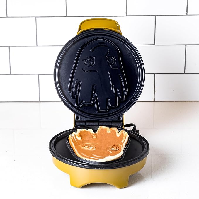 Uncanny Brands Marvel Groot Waffle Maker- I Am Groot On Your Waffles- Waffle Iron