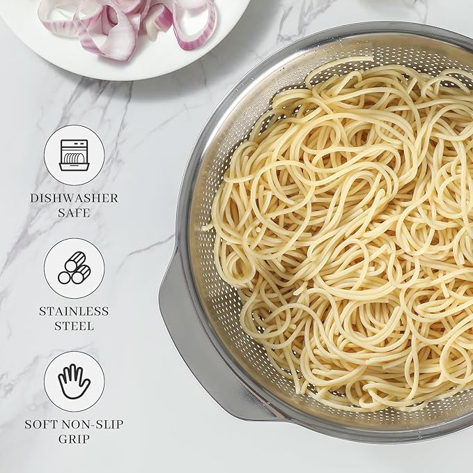 18/8 Stainless Steel Microwell Colander, 2.5QT Large Capacity with Handle Kitchen Food Strainer Basket for Washing Vegetables, Fruits, Rice, and Pasta (primary colour, 2.5QT)