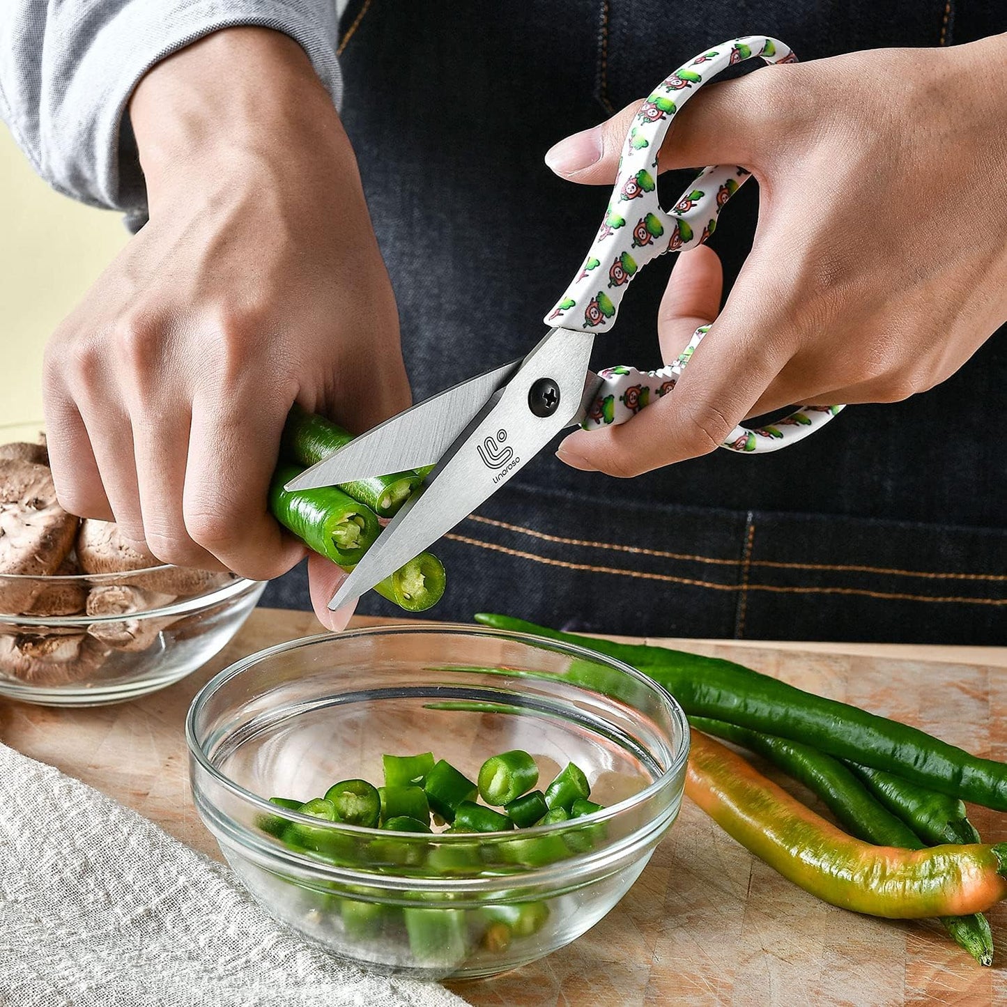 Linoroso Kitchen Scissors Heavy Duty Kitchen Shears with Magnetic Holder Made with Japanese Steel 4034, Multipurpose Ultra Sharp Cooking Scissors for Meat/Vegetables/BBQ/Herbs/Pizza (Graphic,Chili)