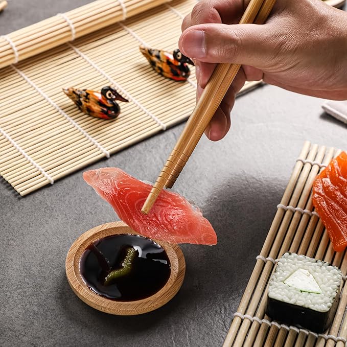 Sushi Making Kit, Sushi Maker for Beginners Sushi Roller Kit with Sushi Bazooka, Sushi Rolling Mat, Sauce Dishes (Style 1)