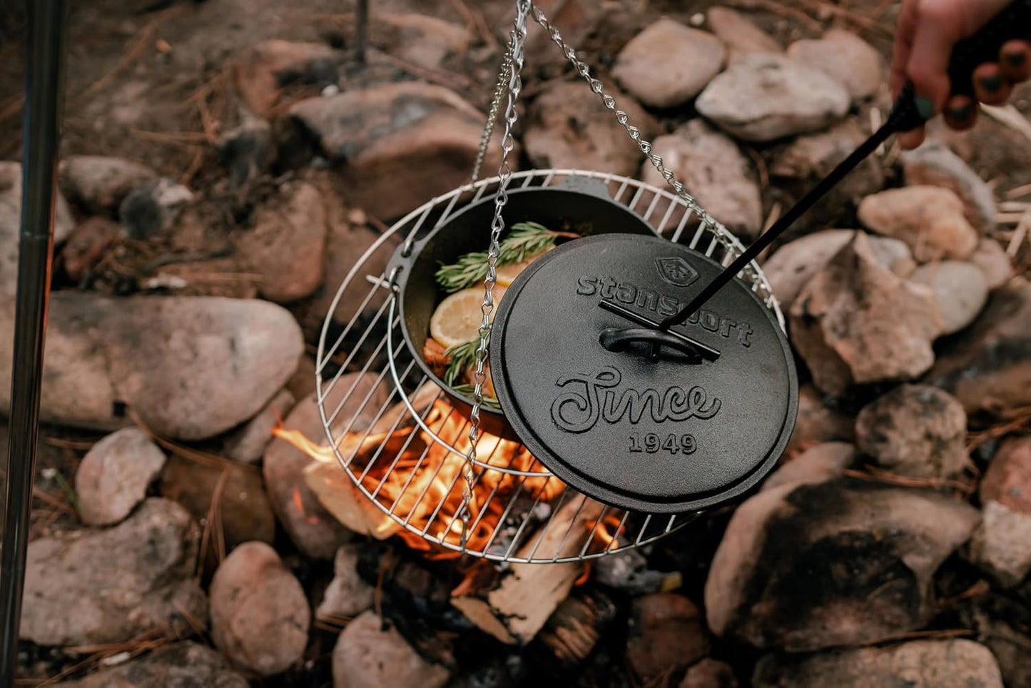 Stansport Pre-Seasoned Cast Iron Dutch Oven