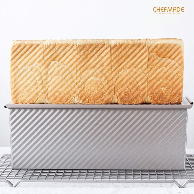 CHEFMADE Loaf Pan with Lid,Commercial Pullman Bread Pan 2.2Lb Dough Capacity,Non-Stick Bakeware Carbon Steel Bread Toast Mold with Cover for Baking Bread (Champagne Gold)