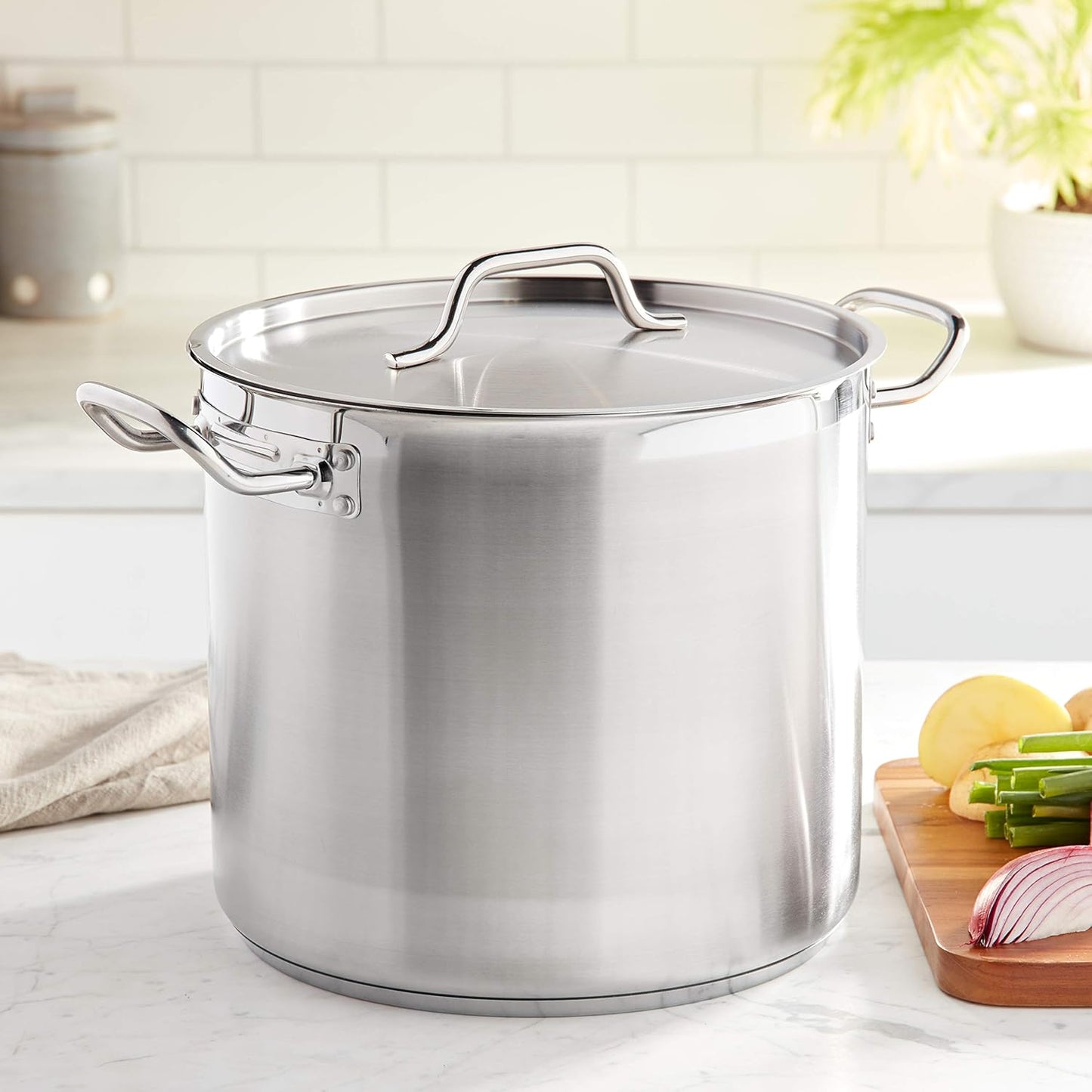 Winware Stainless Steel 16 Quart Stock Pot with Cover, Silver