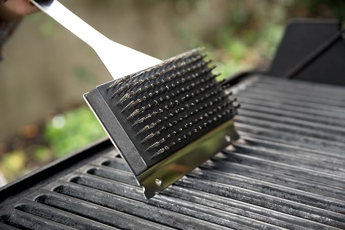 Outset QVG40 Verde Collection Grill Brush with Replaceable Bristles and Scraper