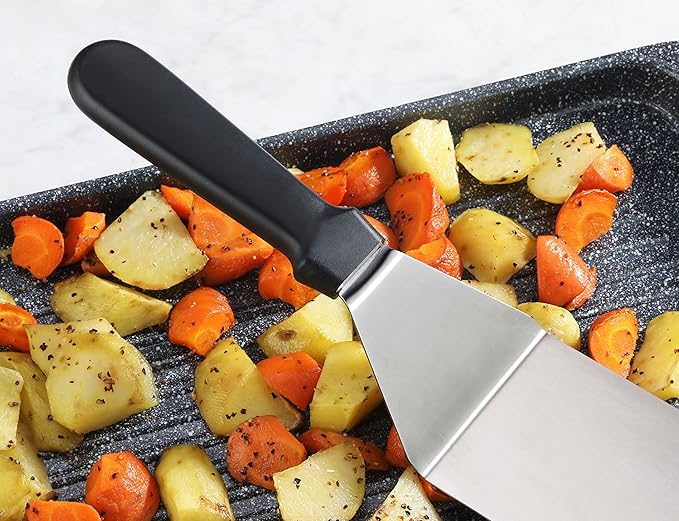 New Star Foodservice 36190 Plastic Handle Flexible Grill Turner/Spatula, 14.5-Inch, Black