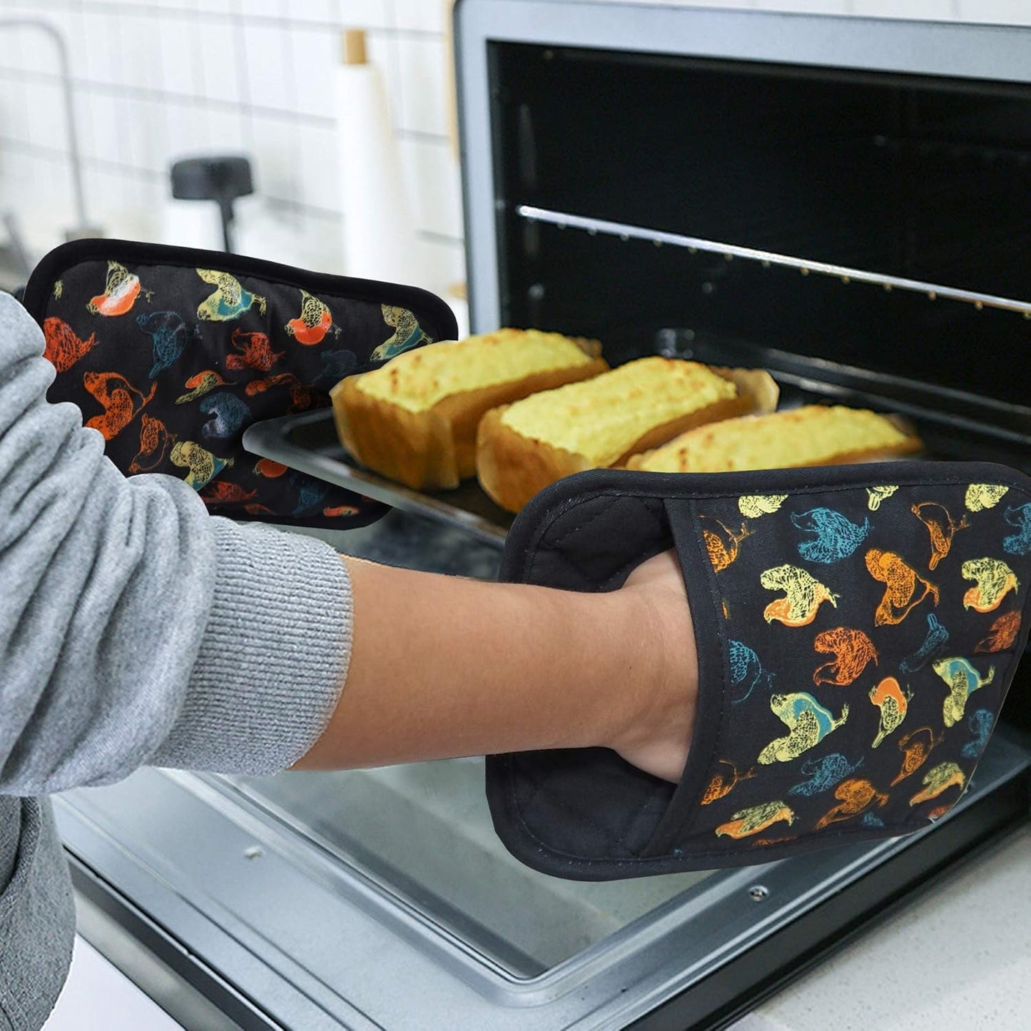 Pot Holders Set of 2 Heat Resistant 480 ℉Non Slip Clear Silicone Printed Comfortable Cotton Lining Kitchen Women Men Cooking Baking Microwave Machine Washable (Rooster, Black Potholders)