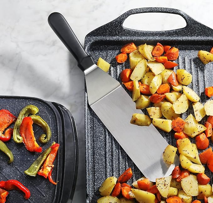 New Star Foodservice 36190 Plastic Handle Flexible Grill Turner/Spatula, 14.5-Inch, Black