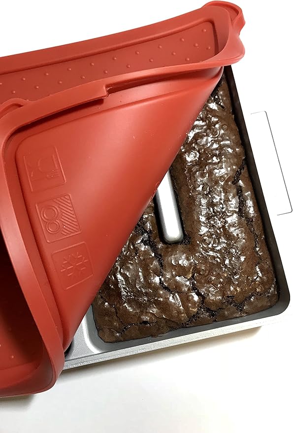 Baker's Edge Brownie Pan Complete Set (Includes Lid & Wedge) The Original All Edges Brownie Pan for Baking, Premium Doble Nonstick Coating, Heavy Gauge Cast Aluminum - Rectangular 9x12 Size Baking Pan